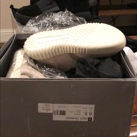 Yeezy 750 Boost - Picture 3 of 3